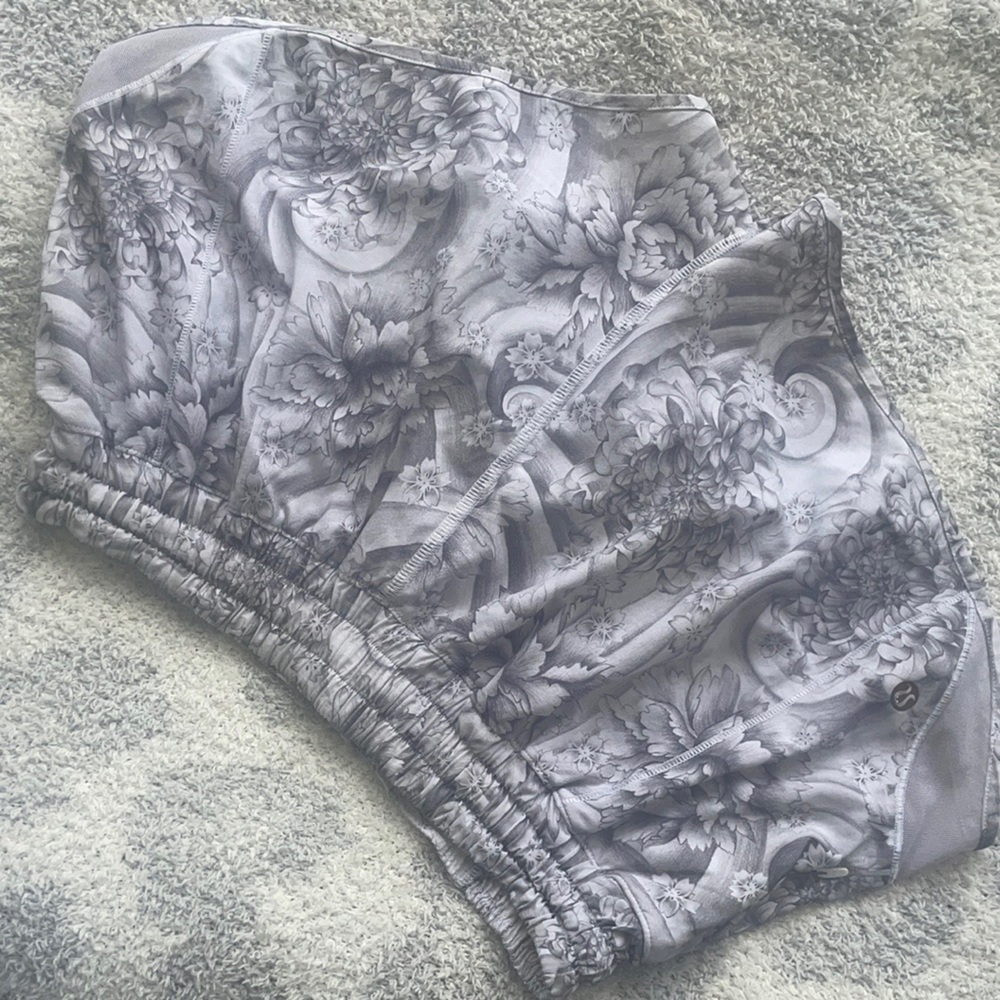 Lululemon short